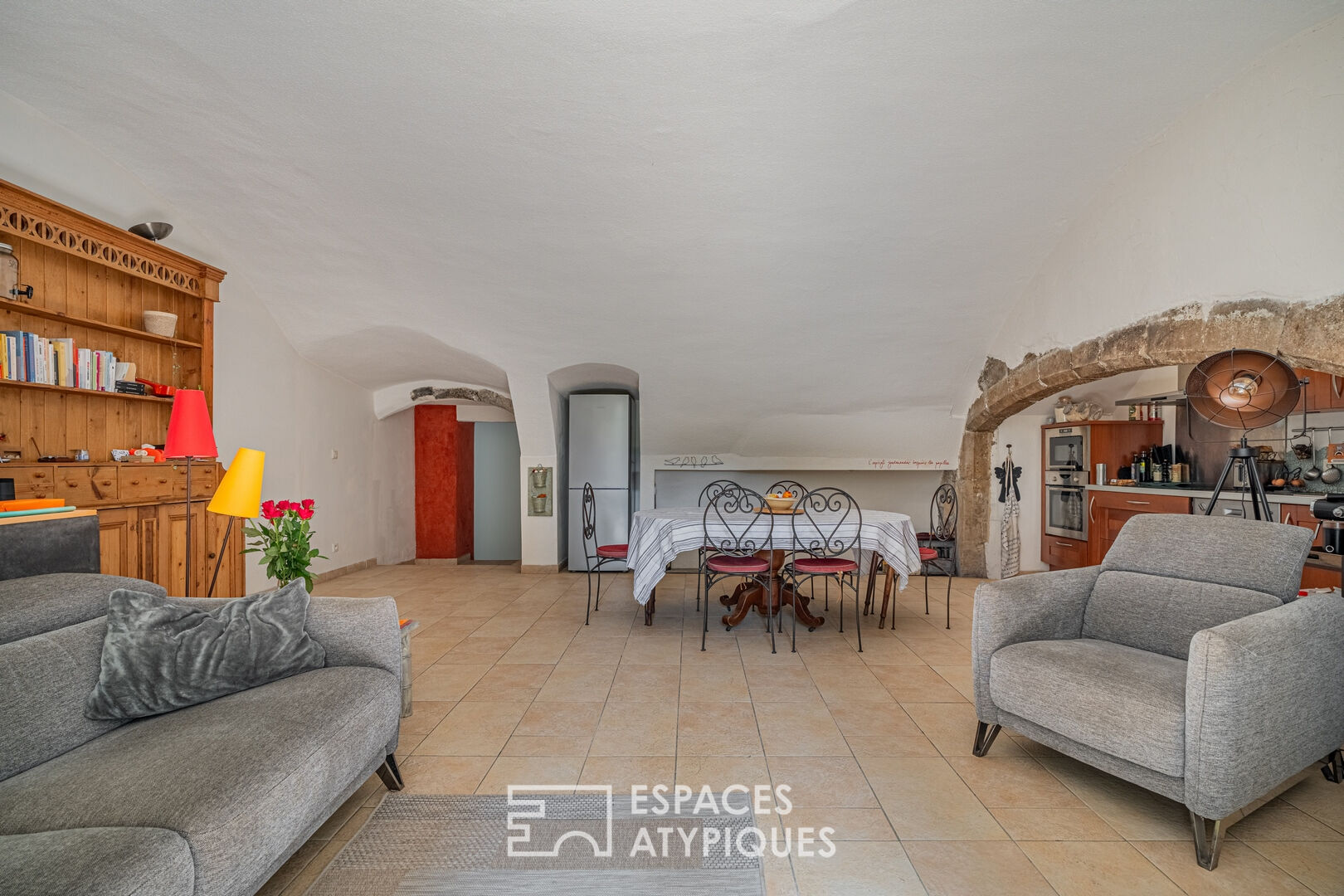 Ground floor apartment in a 16th century castle