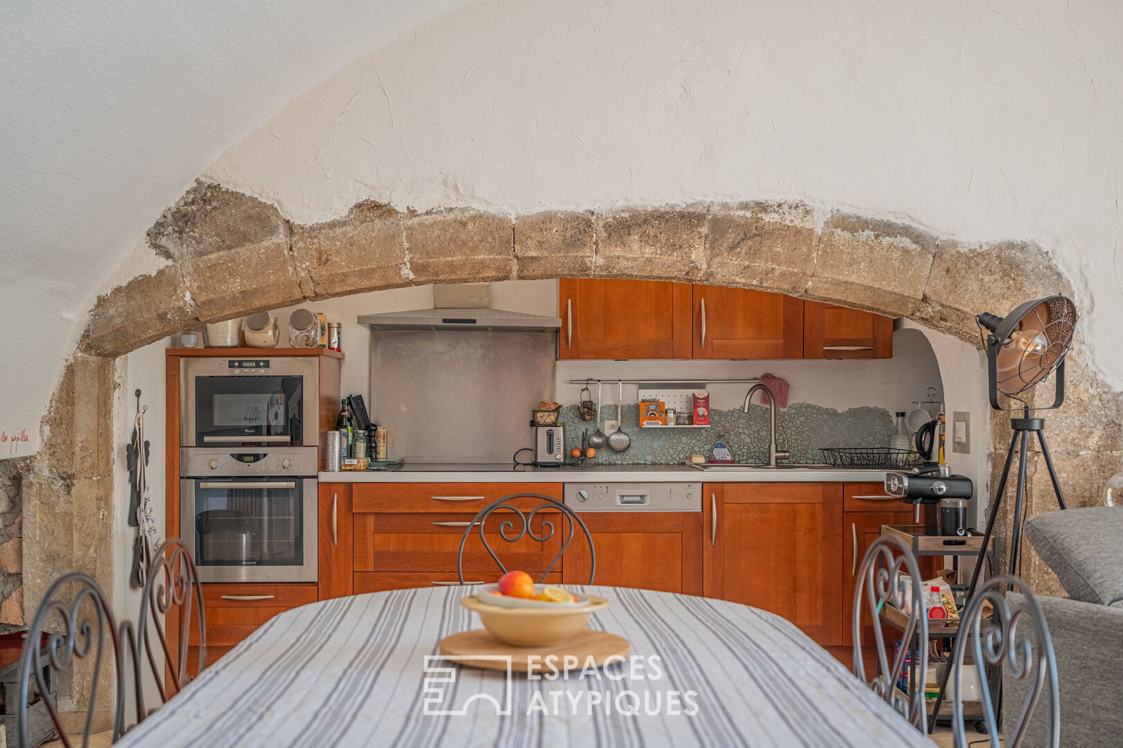 Ground floor apartment in a 16th century castle