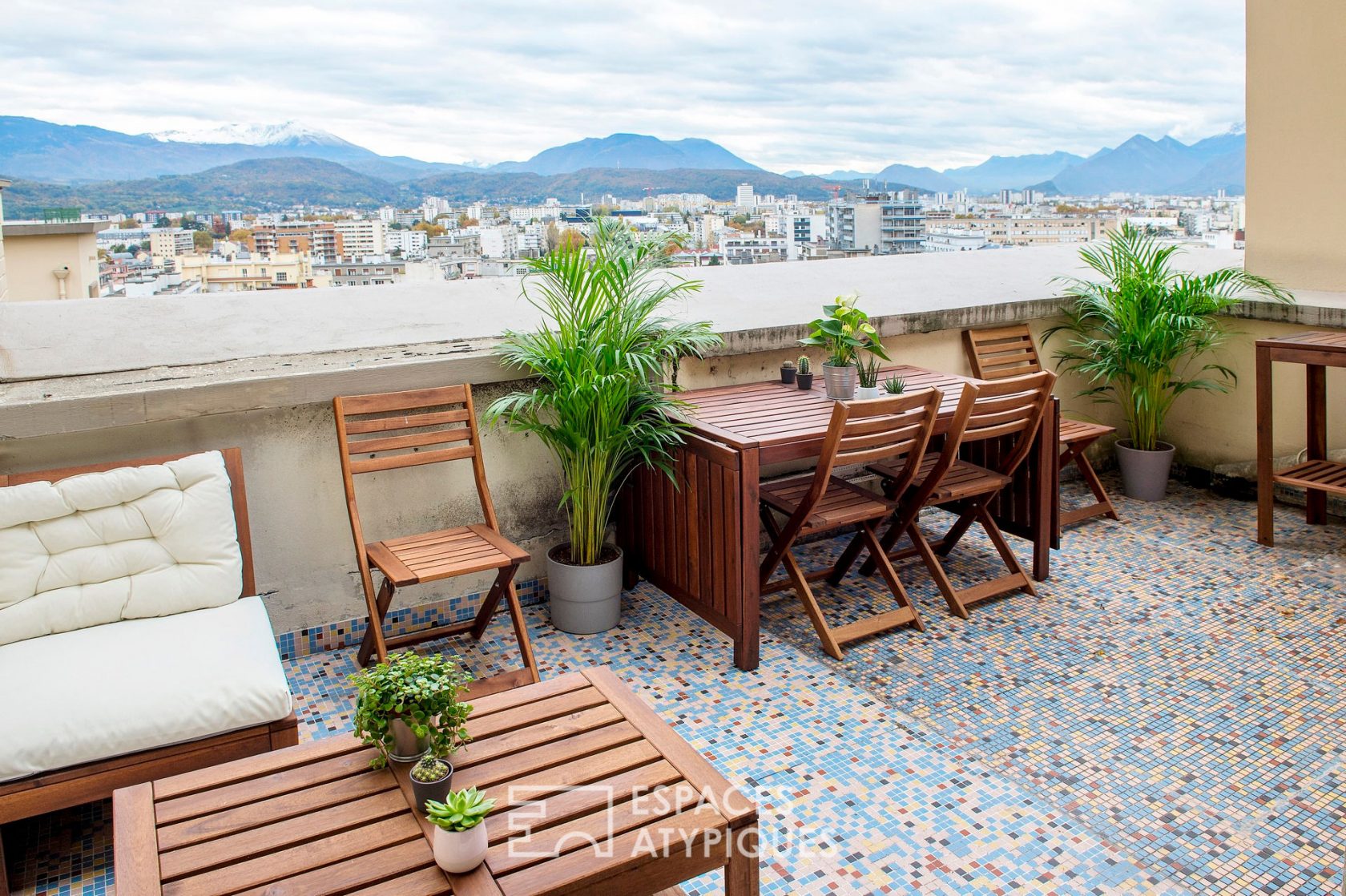 Contemporary renovated apartment with terrace and exceptional view