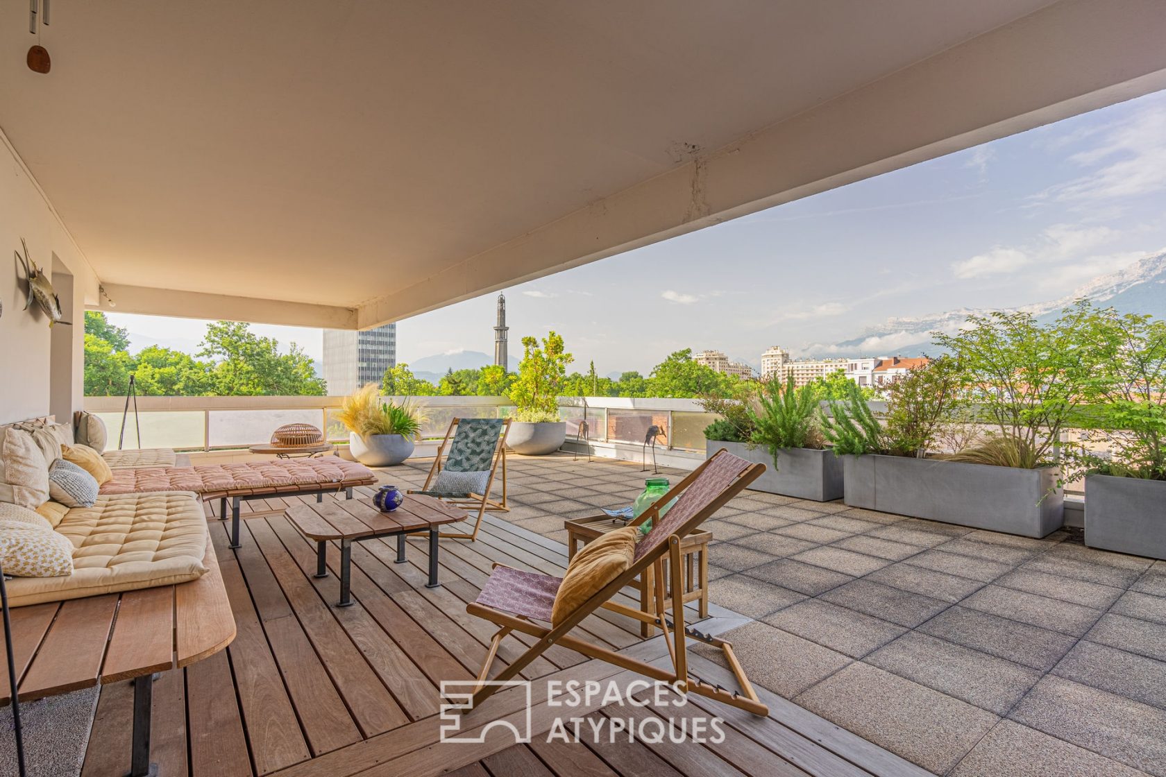 Appartement renové avec vue et terrasse d’exception