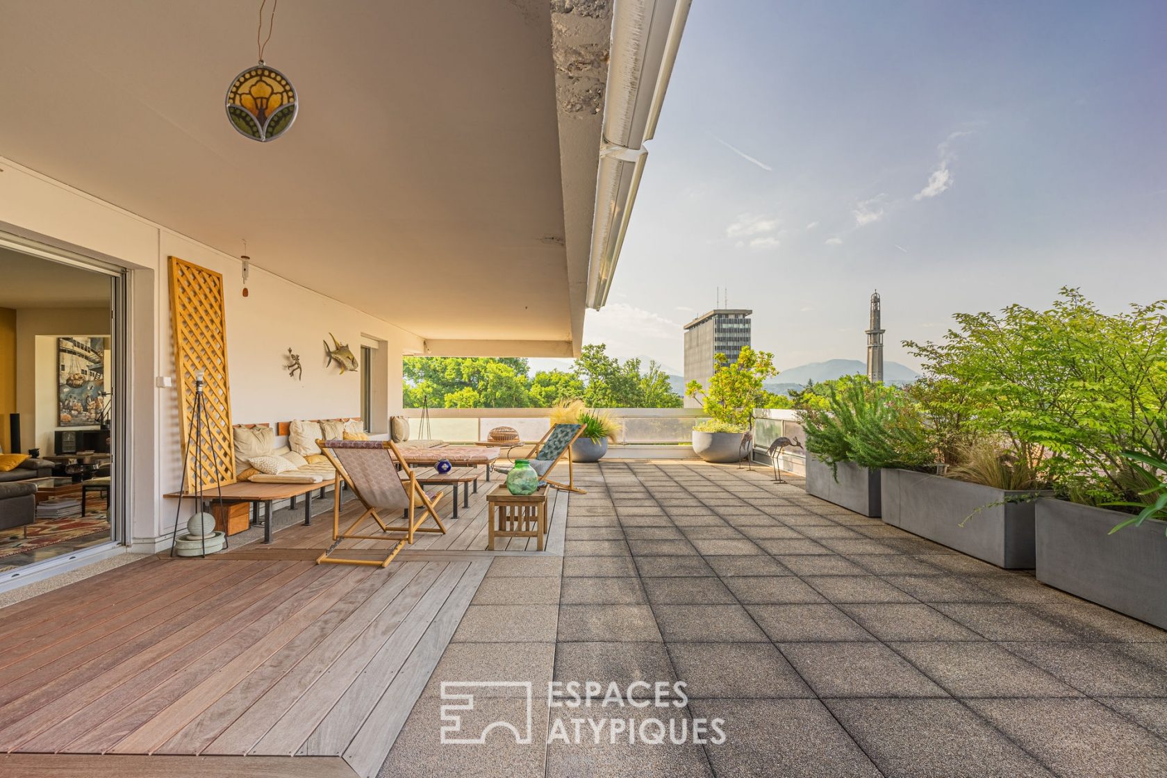 Appartement renové avec vue et terrasse d’exception