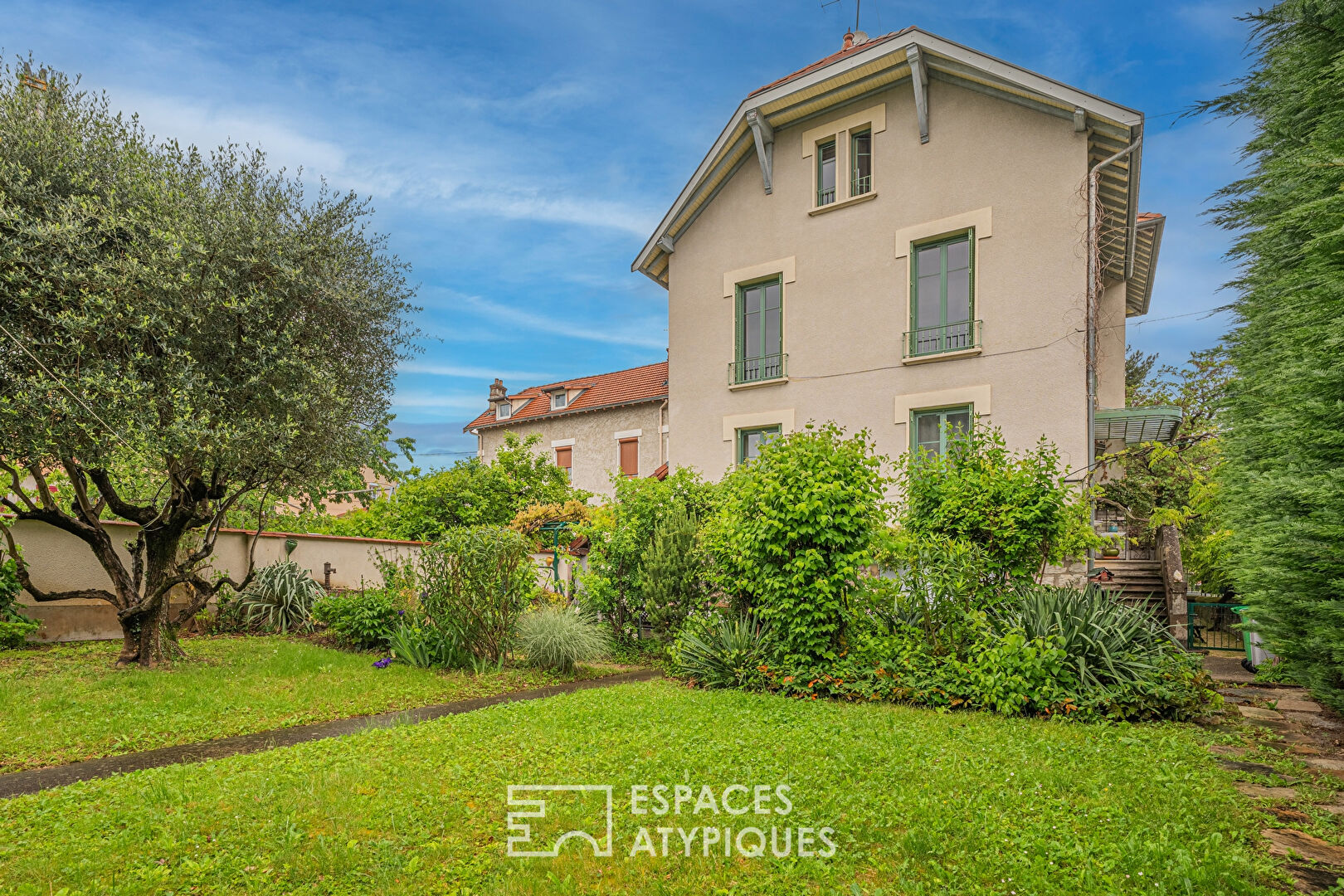 Maison bourgeoise et son jardin en centre-ville