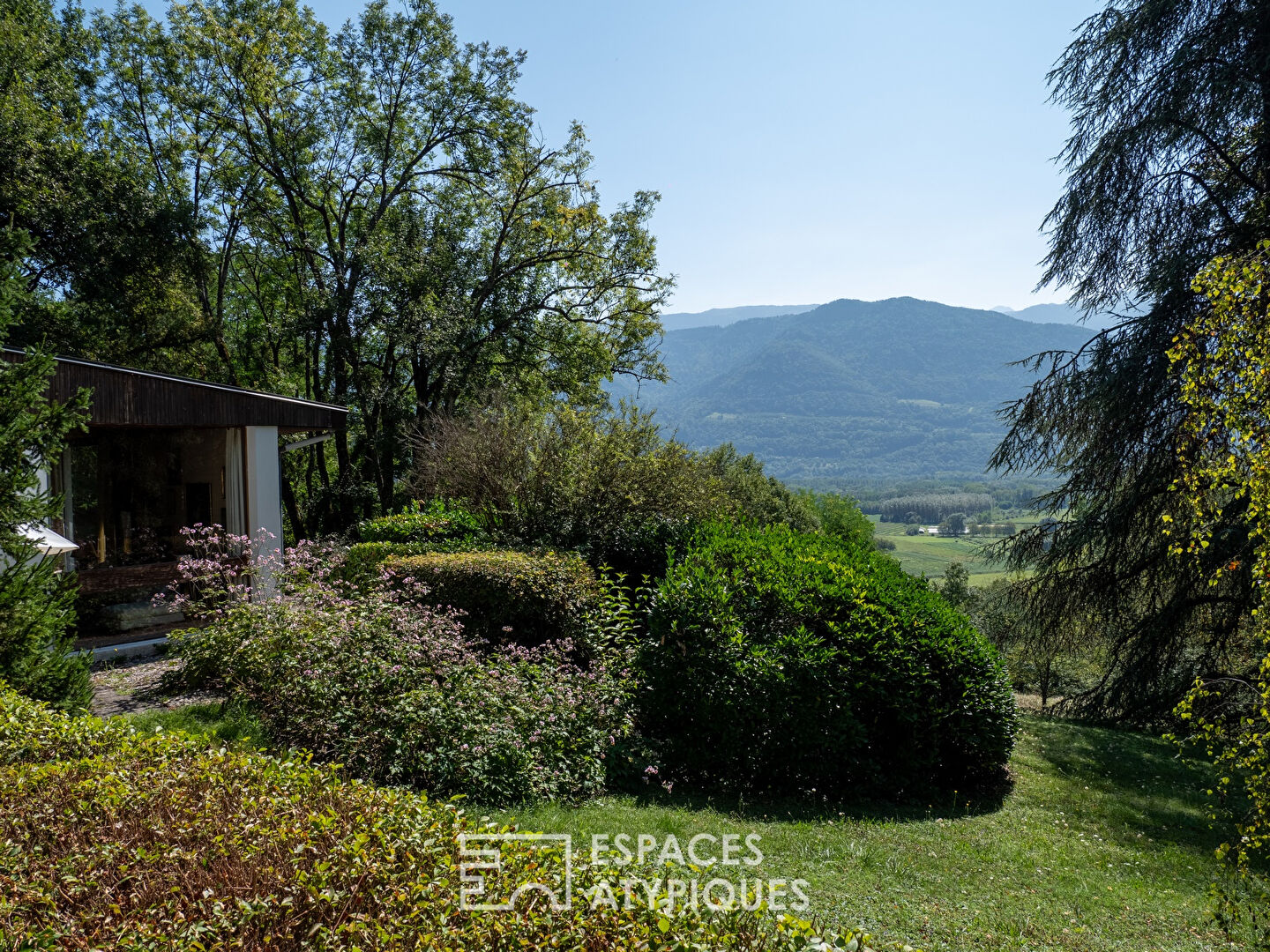 Avant-garde architect-designed house on the foothills of Chartreuse