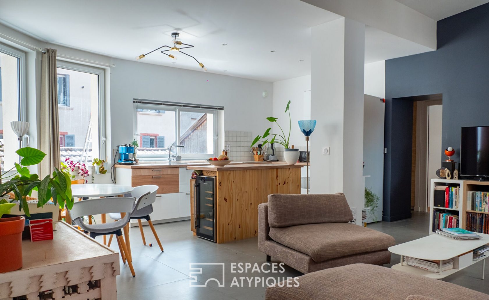 Appartement atypique avec terrasse sur cour