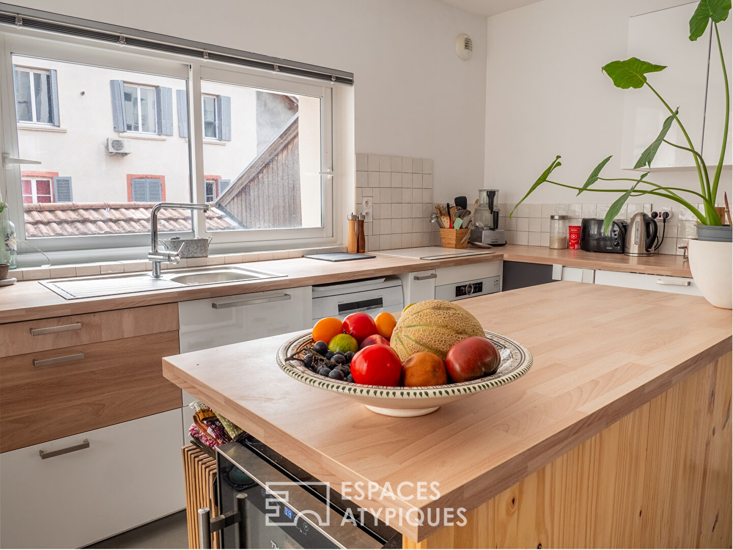 Appartement atypique avec terrasse sur cour