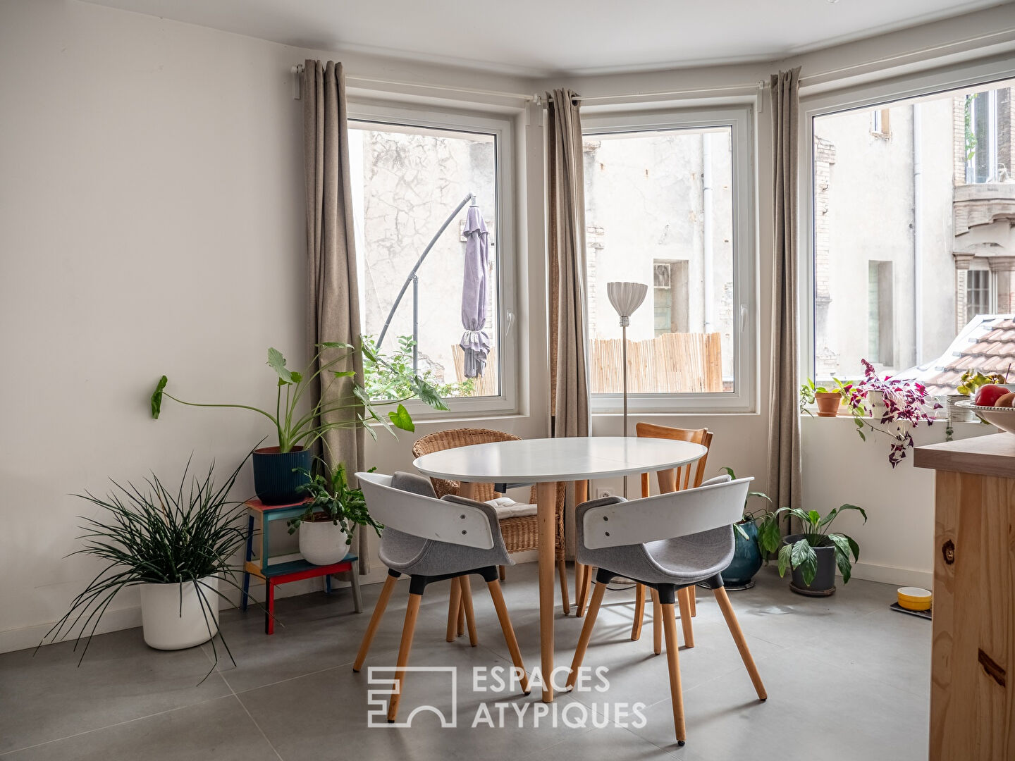 Appartement atypique avec terrasse sur cour