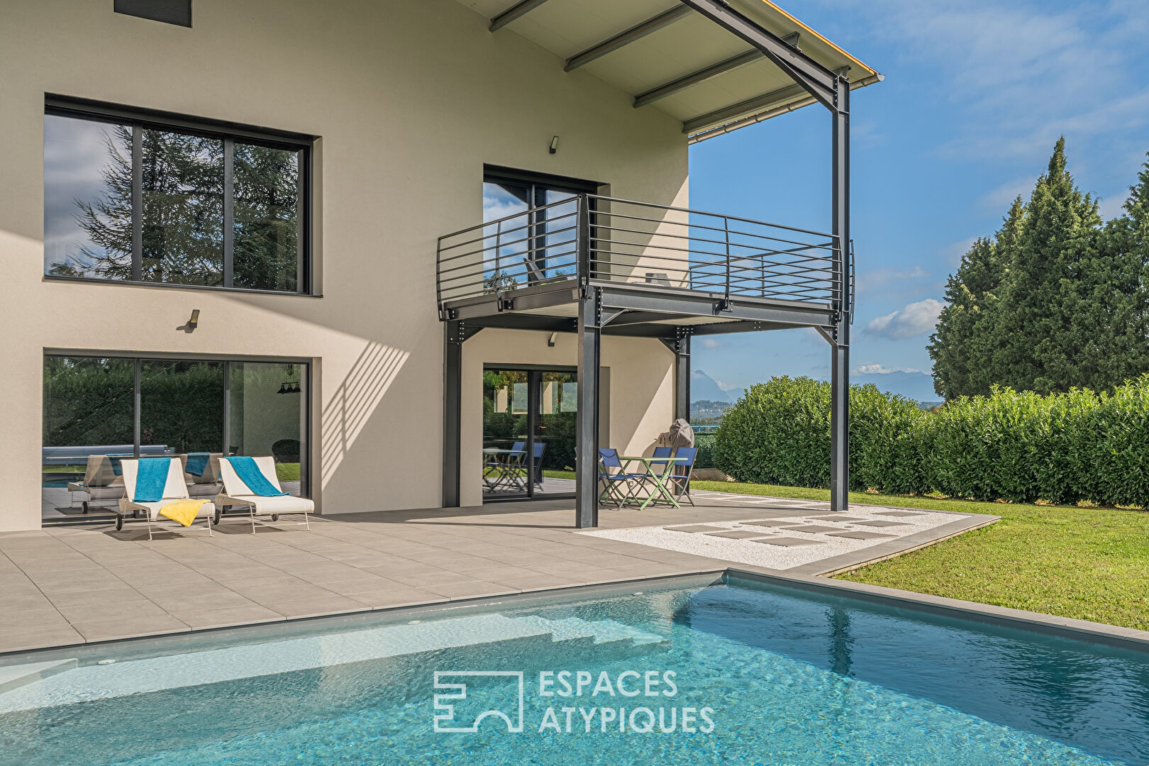 Superb atypical house with swimming pool in Grésivaudan