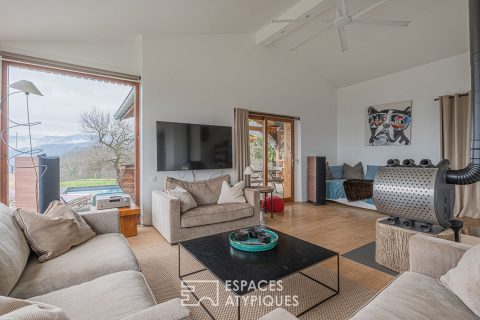 Maison bois à la vue panoramique, avec piscine