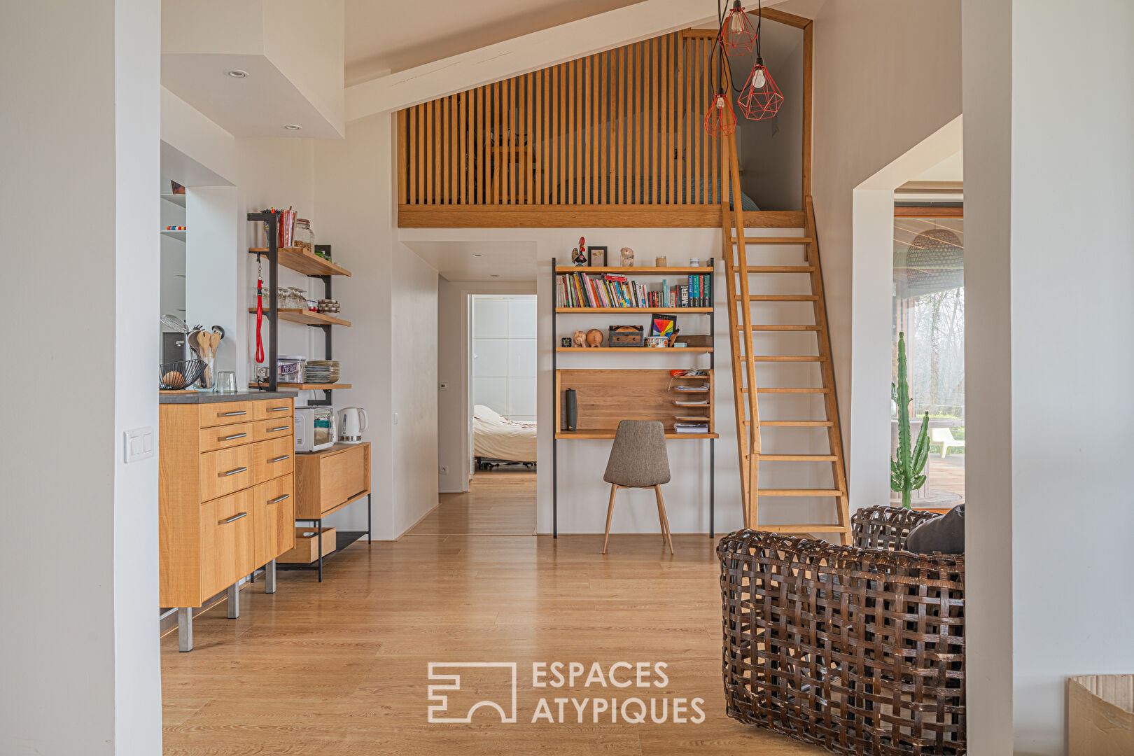 Maison bois à la vue panoramique, avec piscine