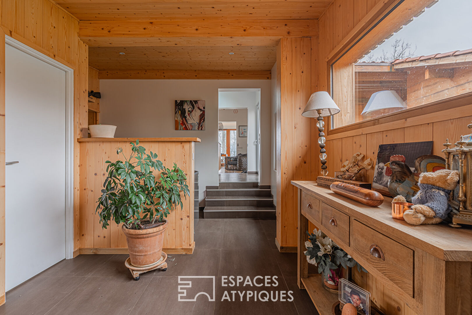 Wooden house with panoramic view, with swimming pool