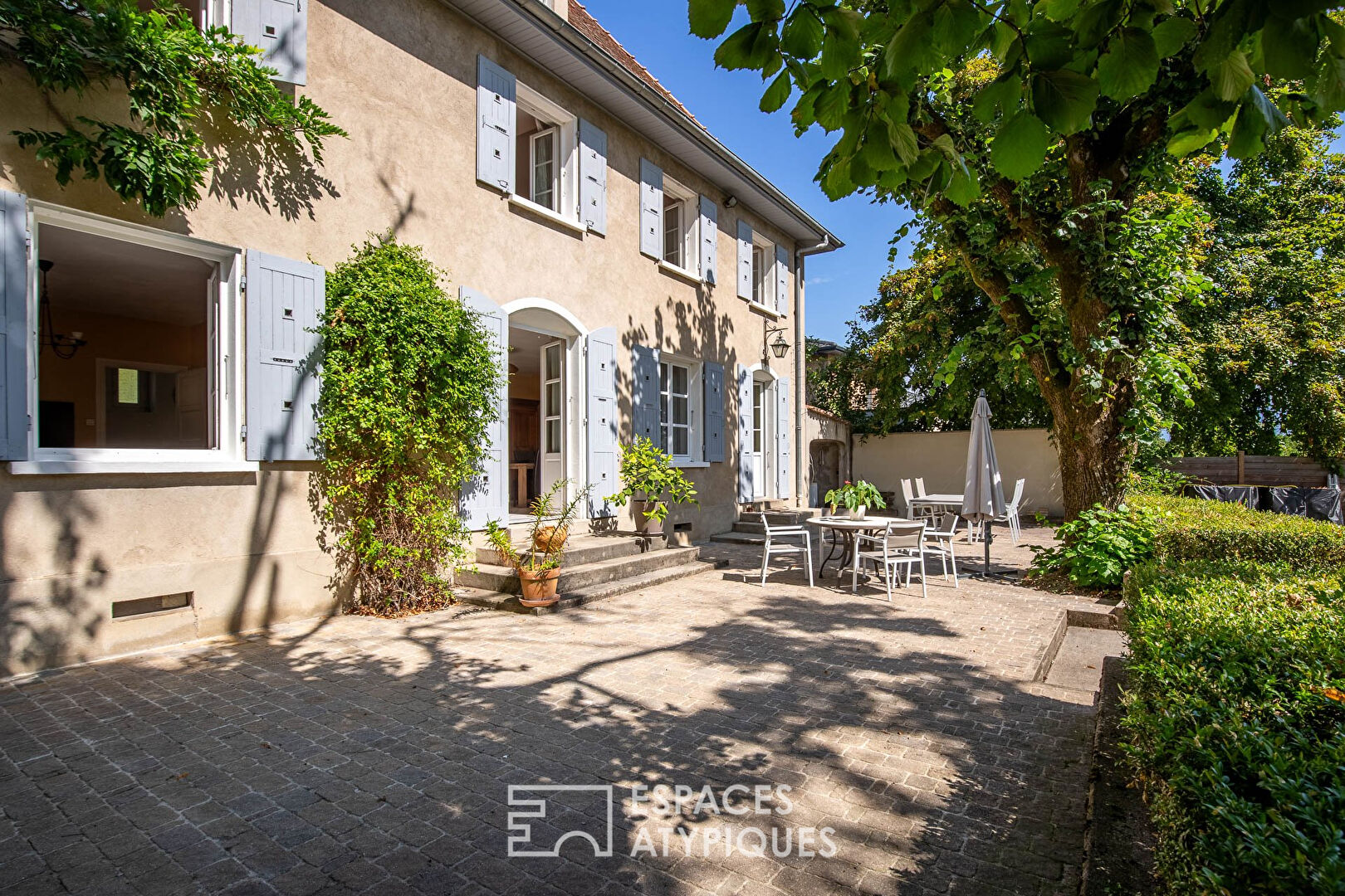 Belle Dauphinoise avec jardin arboré et piscine