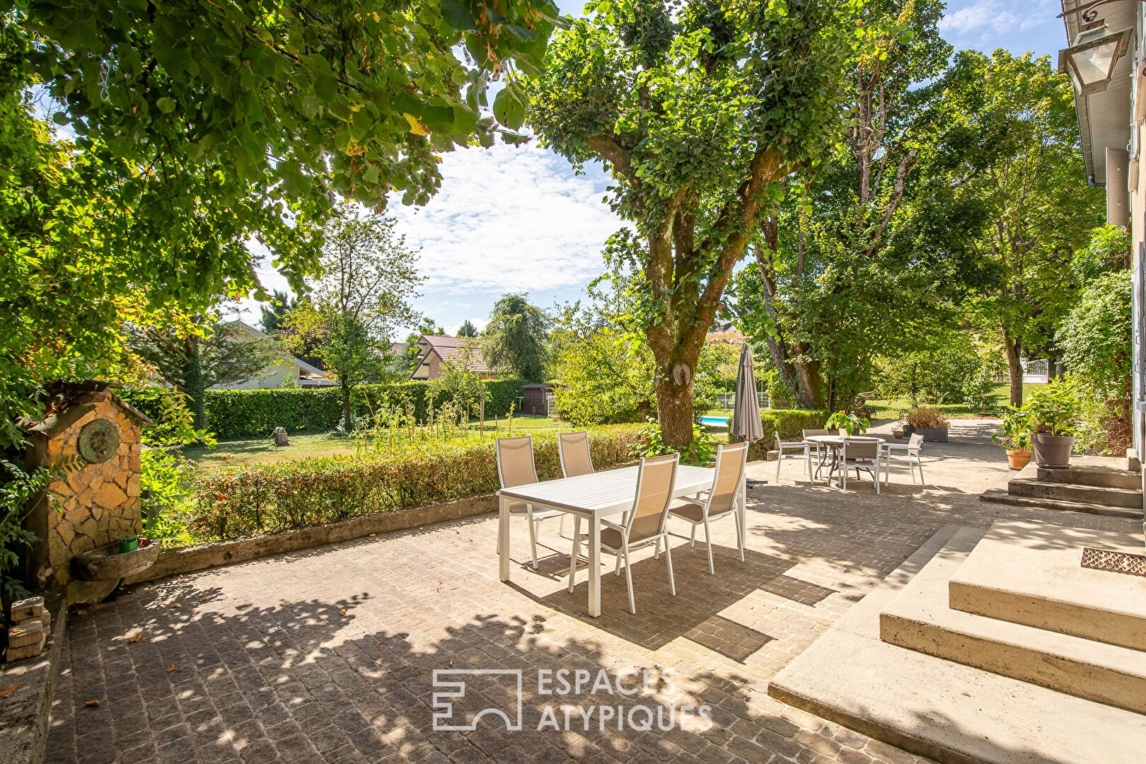 Belle Dauphinoise avec jardin arboré et piscine