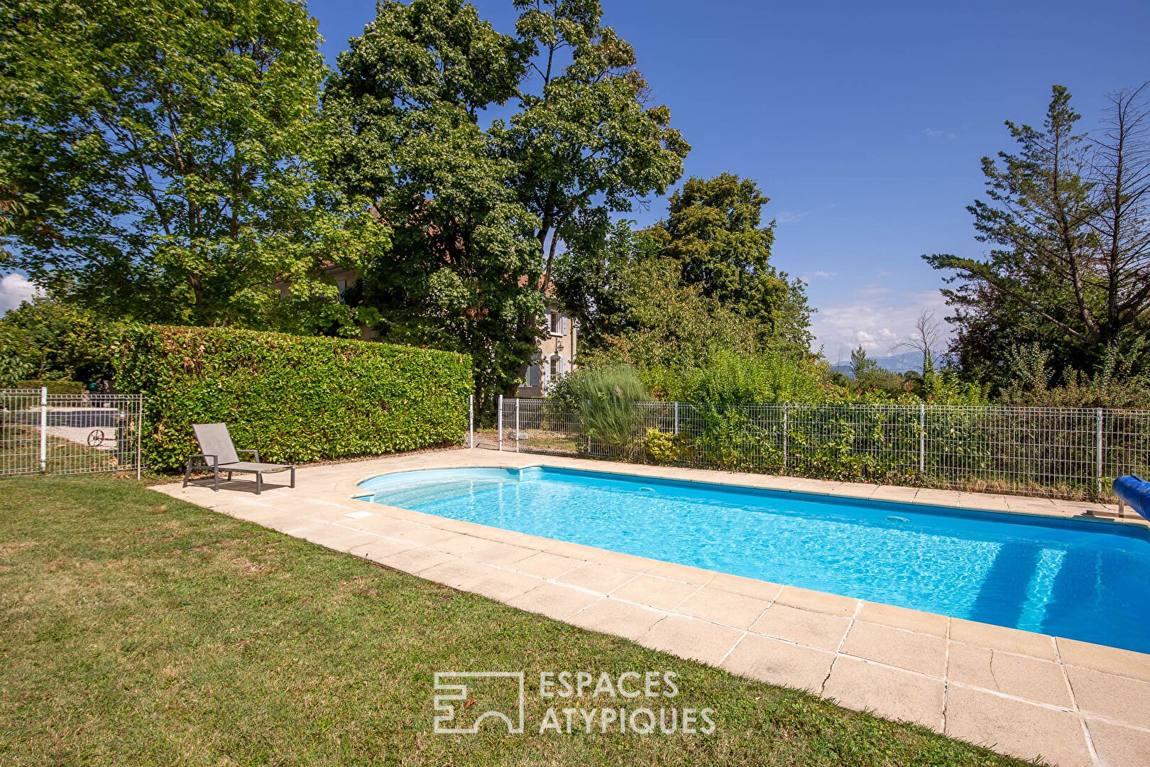 Belle Dauphinoise avec jardin arboré et piscine