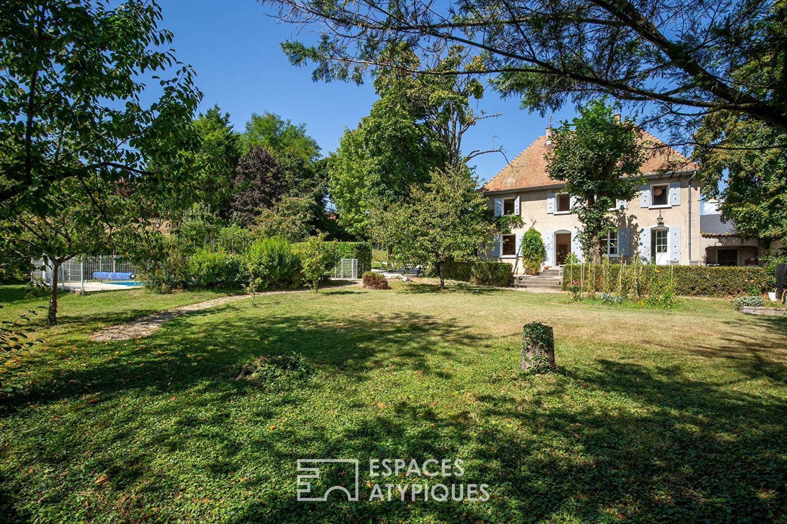 Belle Dauphinoise avec jardin arboré et piscine