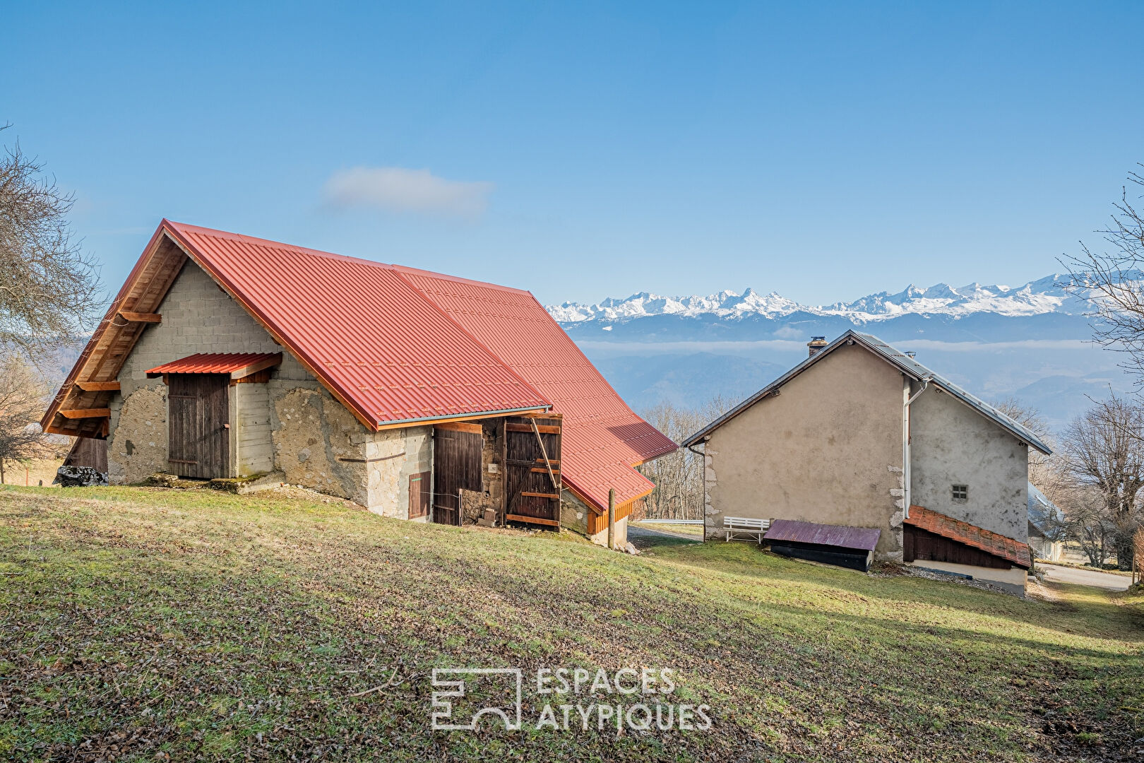 Old renovated farm and its barn to be redesigned on the Plateau des Petites Roches