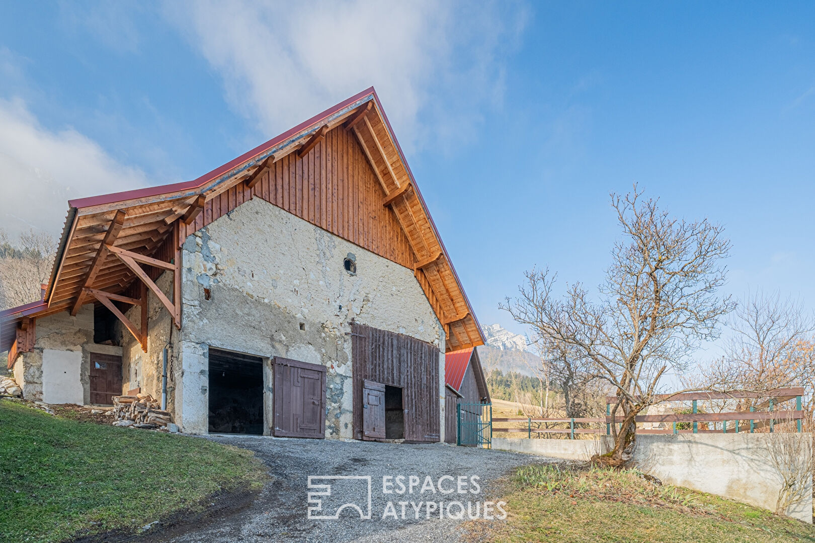 Old renovated farm and its barn to be redesigned on the Plateau des Petites Roches