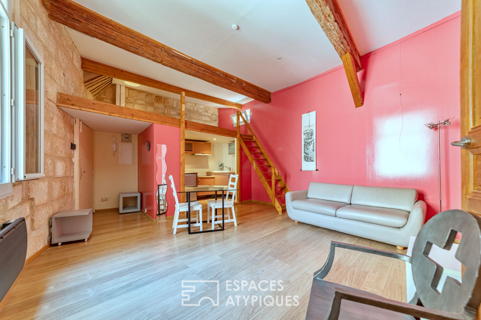 The ideal pied-à-terre in the heart of the Ecusson