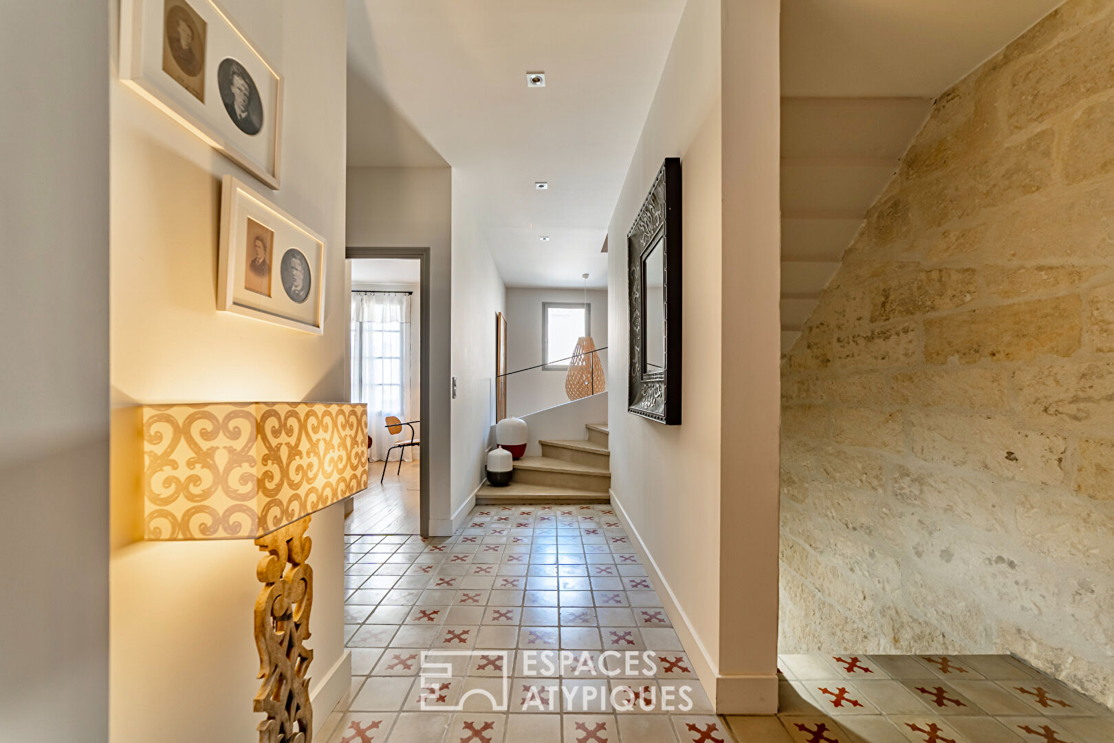 Superb renovation in the heart of the medieval city