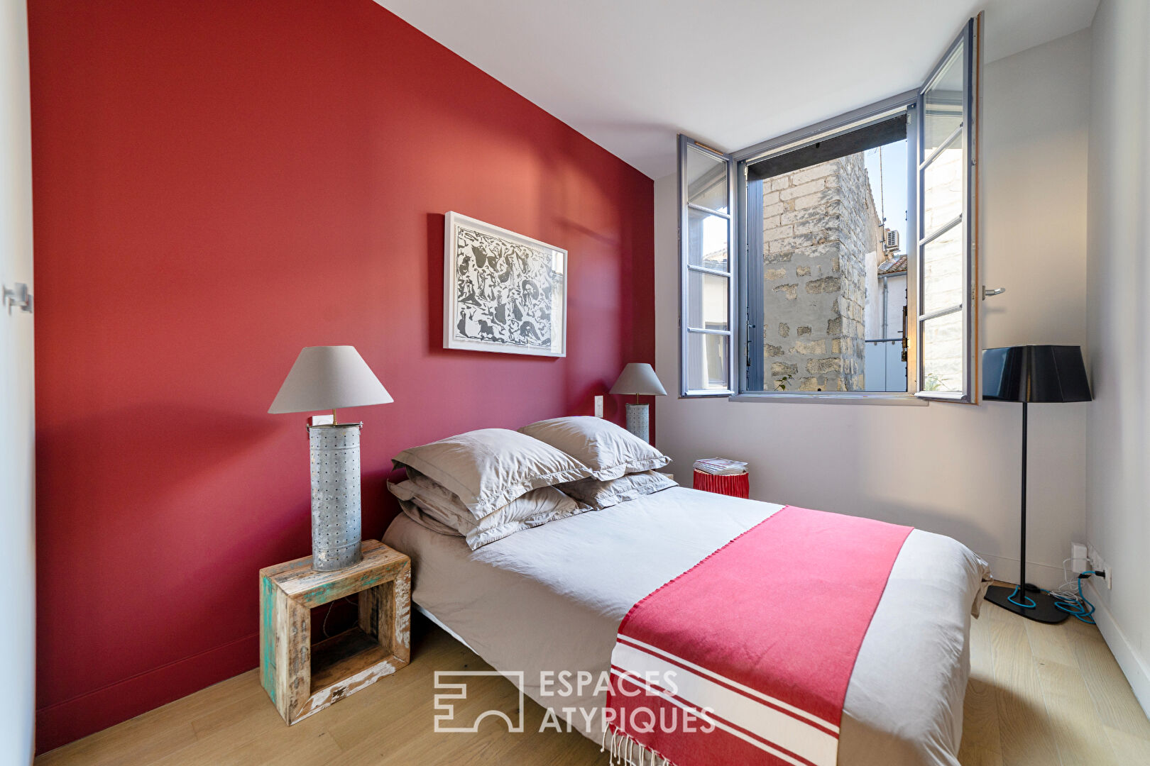 Superb renovation in the heart of the medieval city