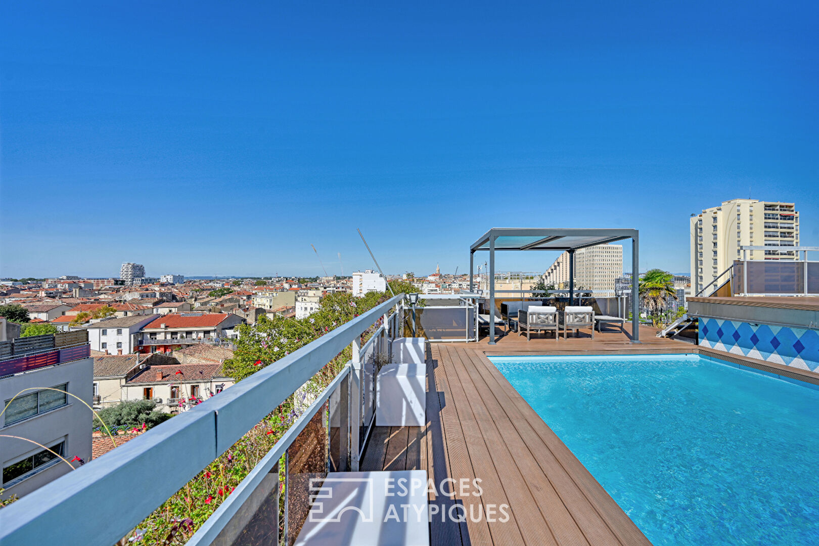 Incroyable rooftop avec piscine au coeur de Montpellier