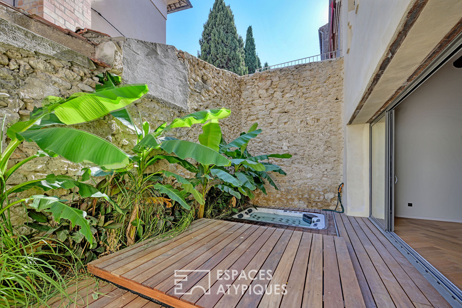 Exceptional renovated apartment with jacuzzi and garage in Montpellier