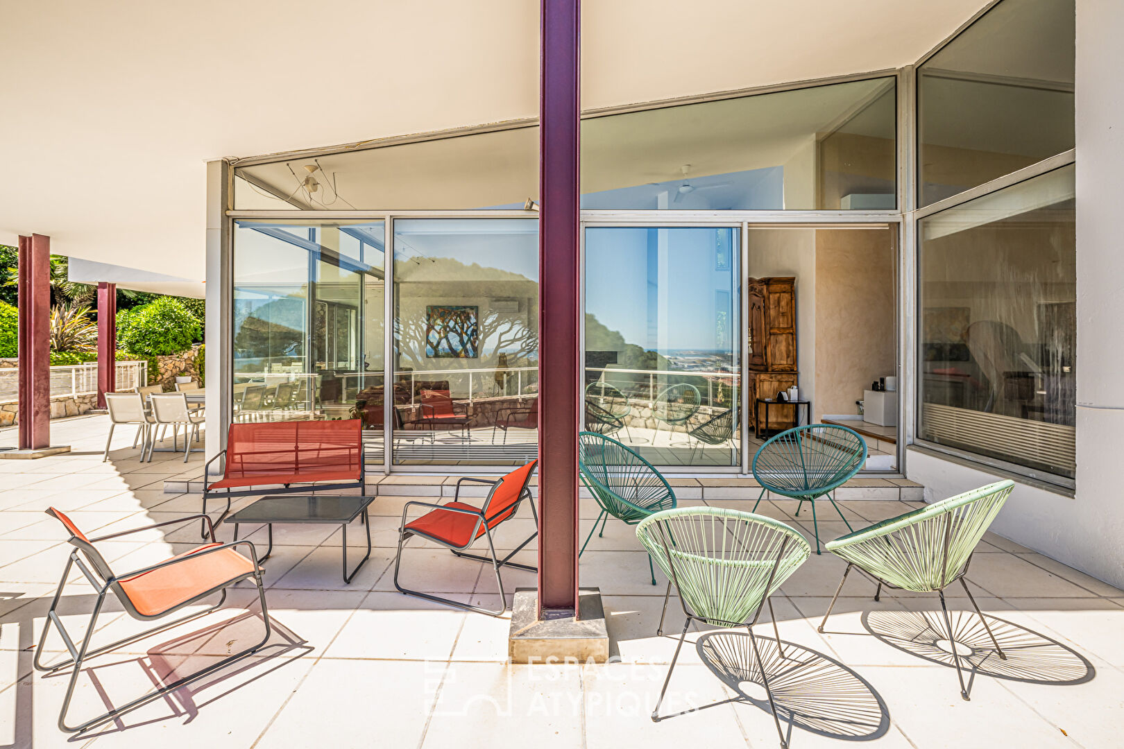 Villa ouverte avec vue sur la mer et la côte