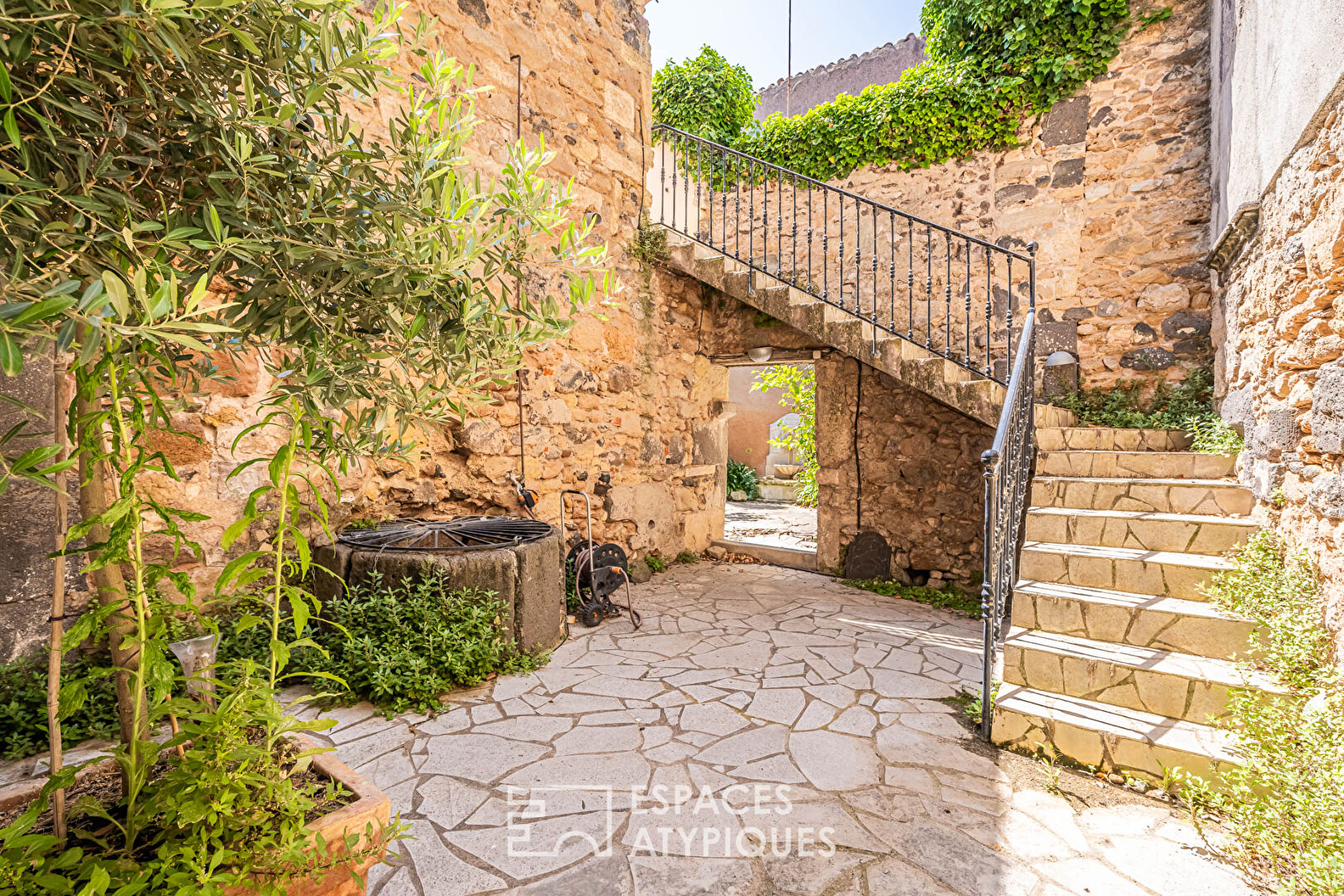 Winegrower’s house with courtyard and terraces in the heart of Marseillan