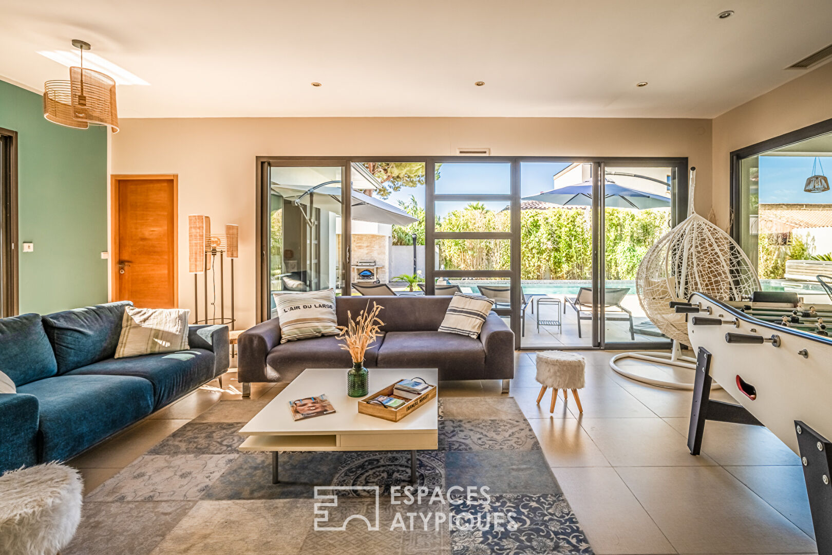 Modern single storey villa, just a few steps from the beach.