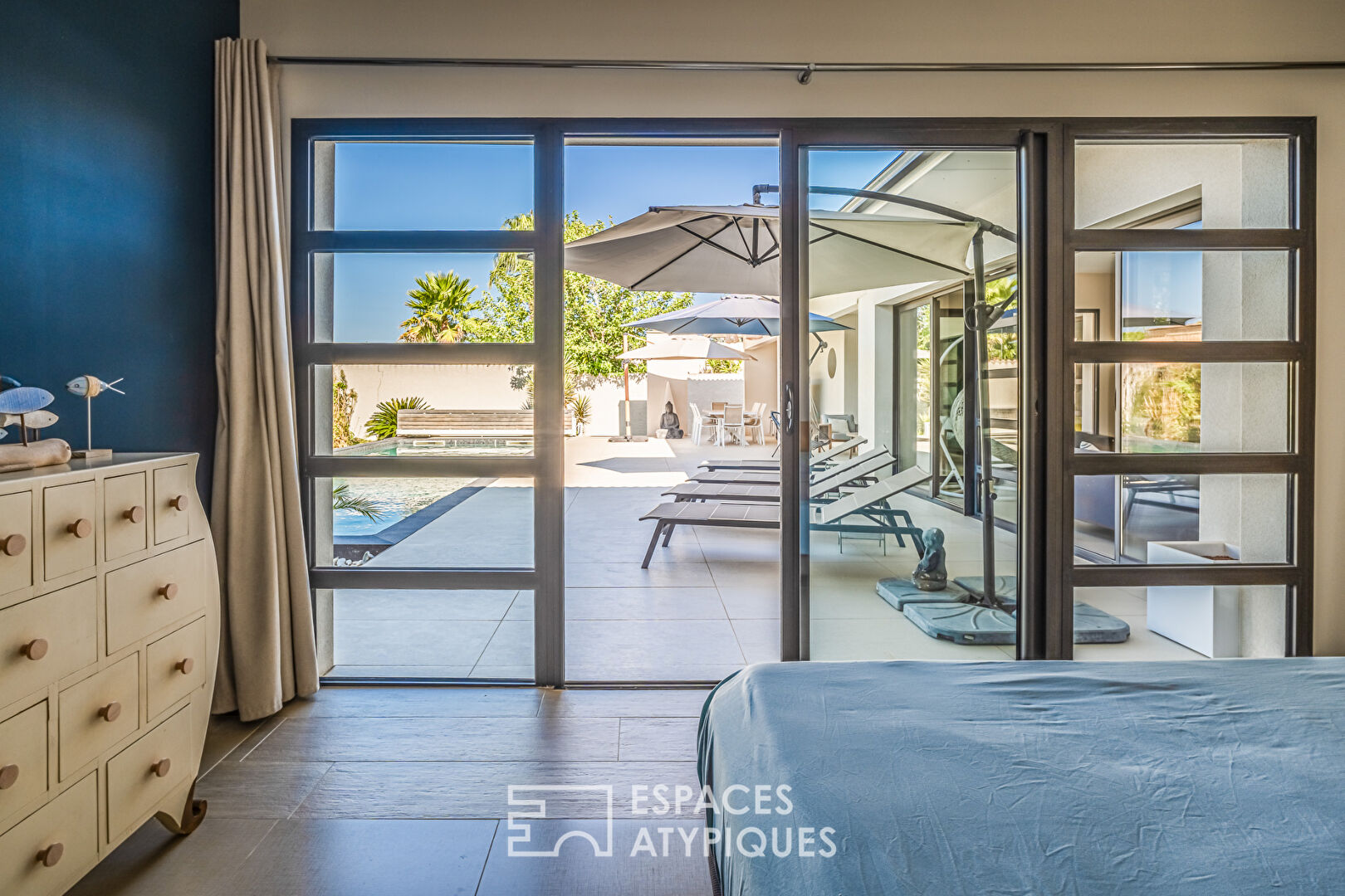 Modern single storey villa, just a few steps from the beach.