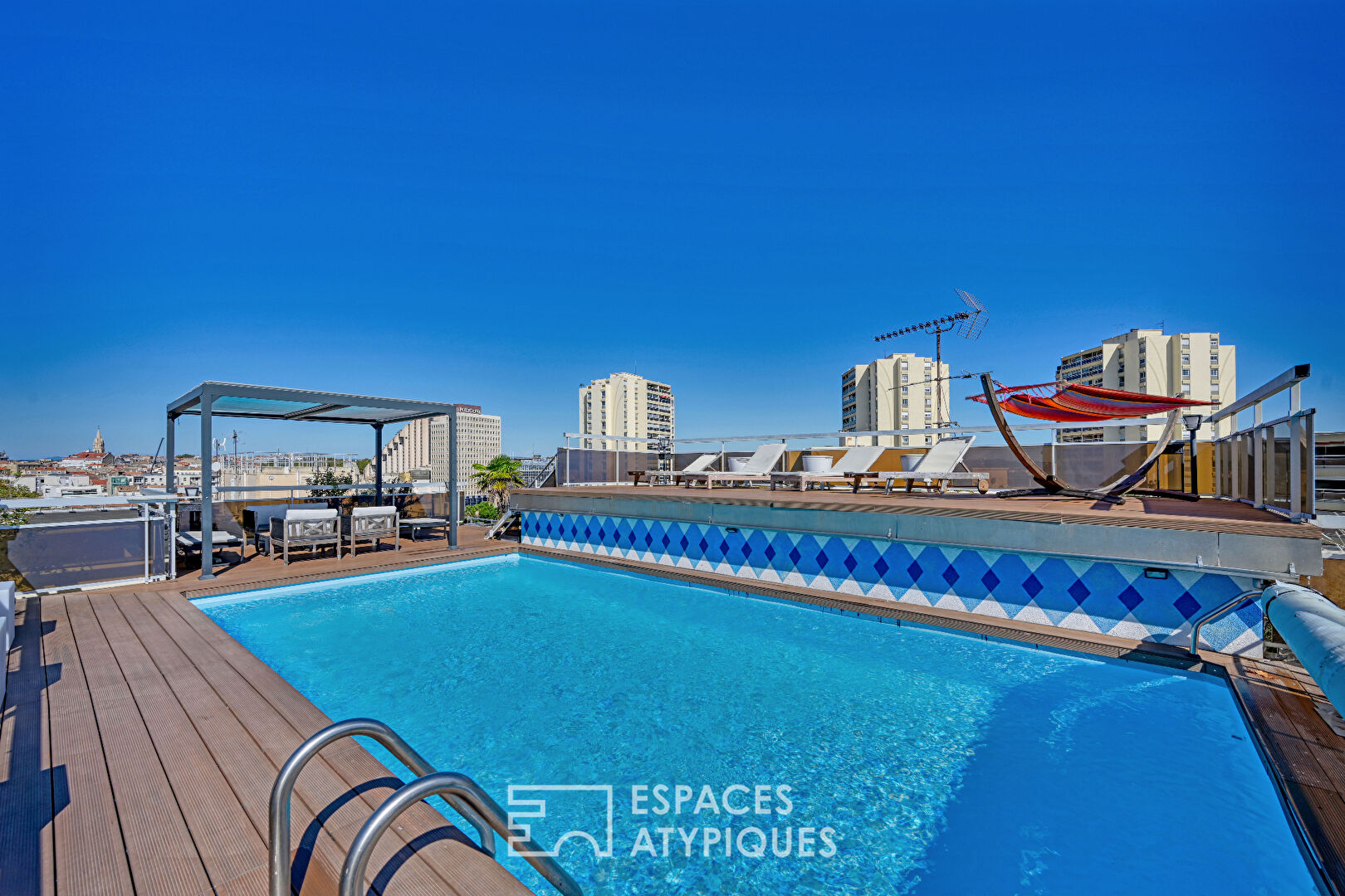 Incredible rooftop with swimming pool in the heart of Montpellier