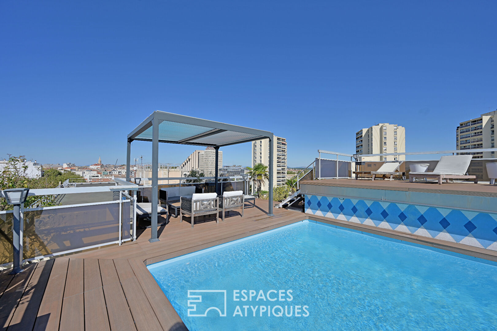 Incredible rooftop with swimming pool in the heart of Montpellier