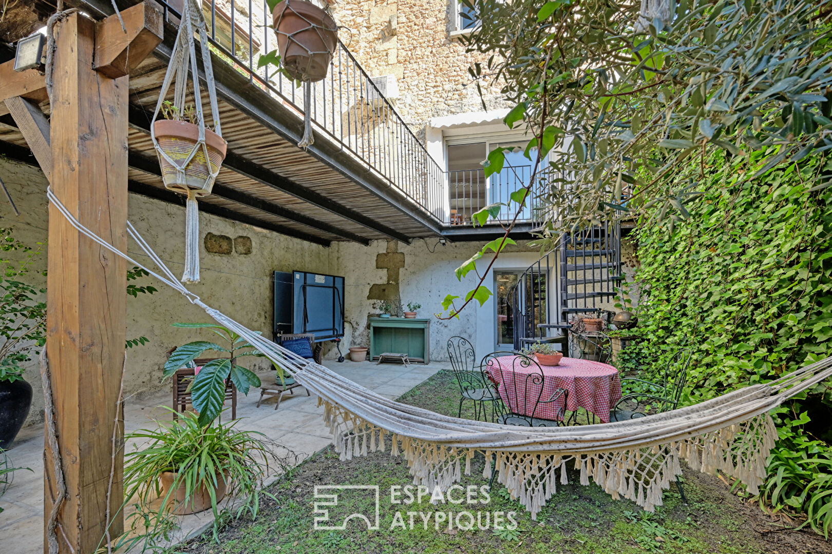 Maison Vigneronne avec jardin et terrasse suspendue