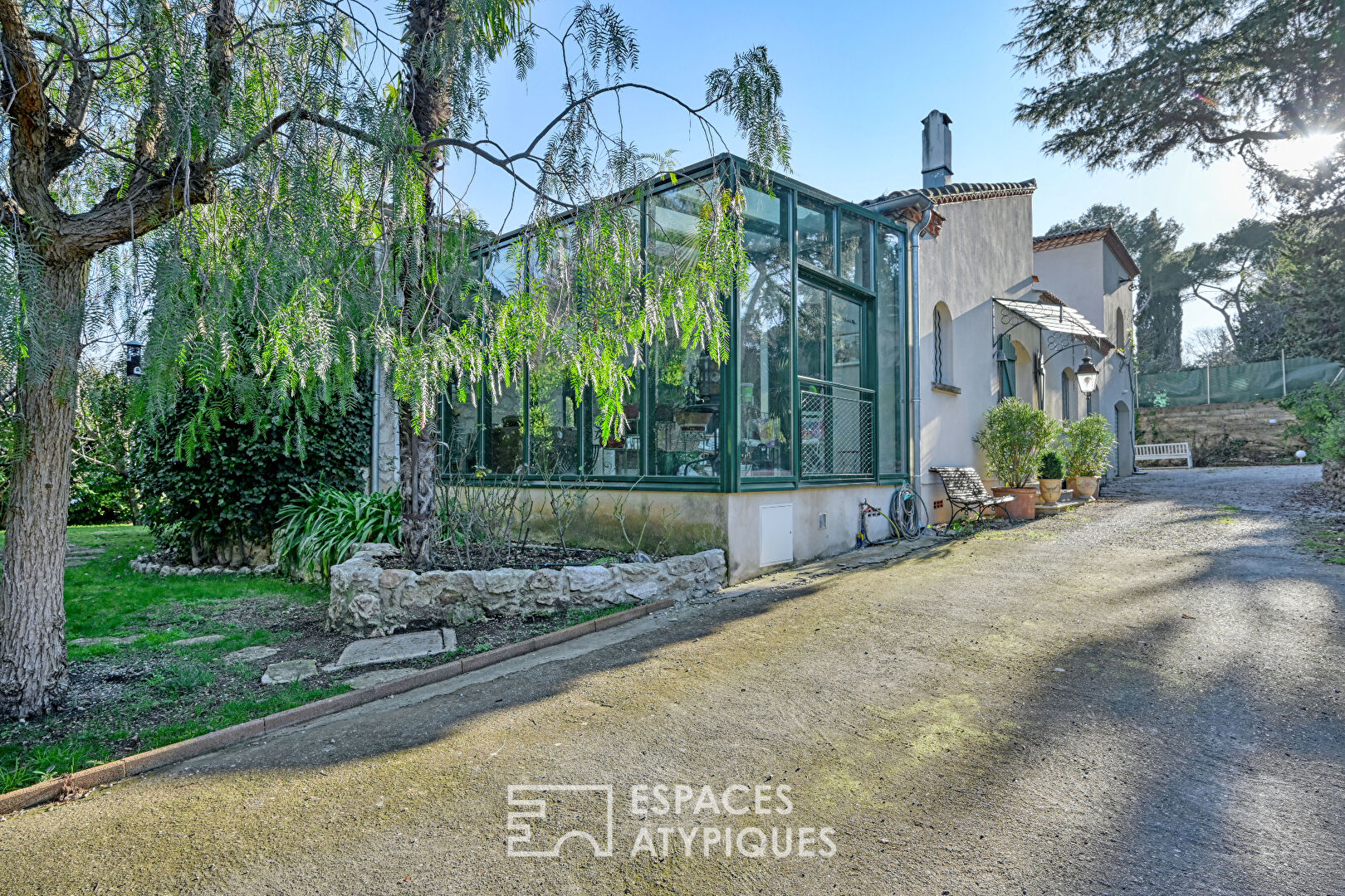 Pretty house with swimming pool and landscaped garden in a sought-after area of Montpellier