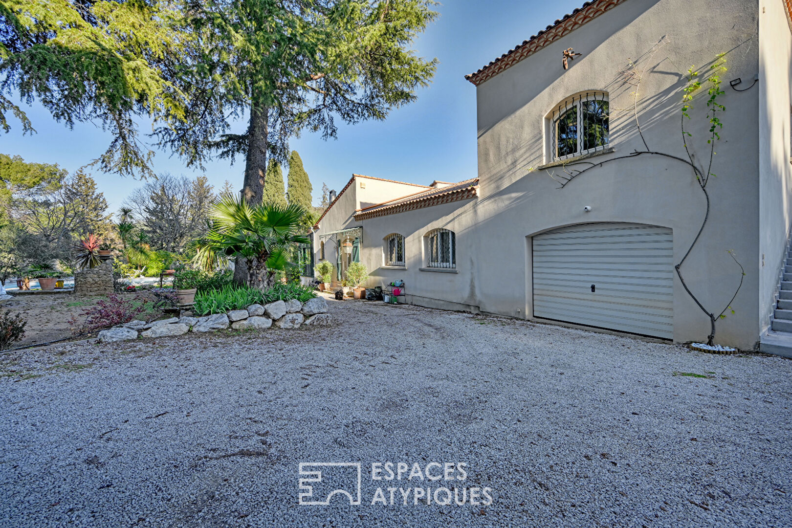 Pretty house with swimming pool and landscaped garden in a sought-after area of Montpellier