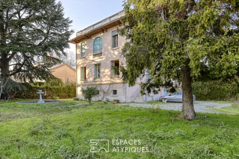 Superb Art Deco house at the gates of the ramparts