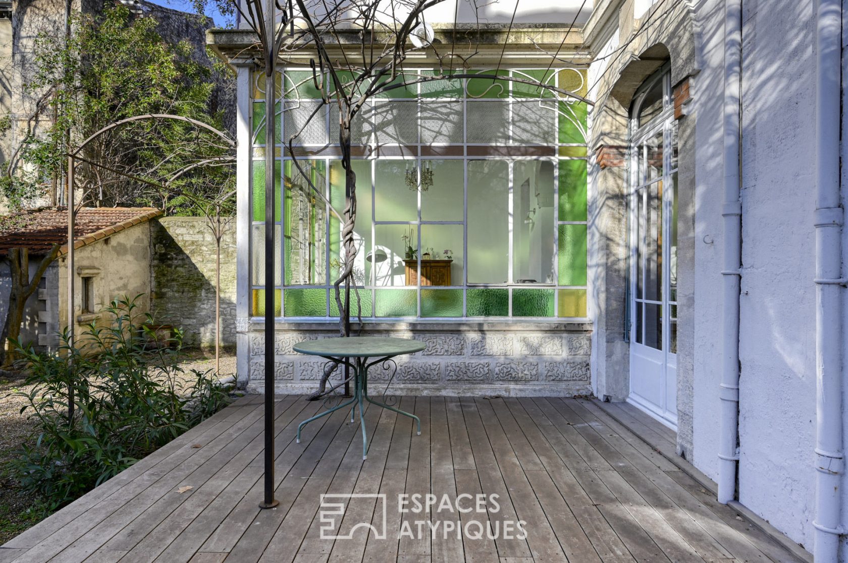 Exceptional Haussmanian in the heart of the intramural with its garden