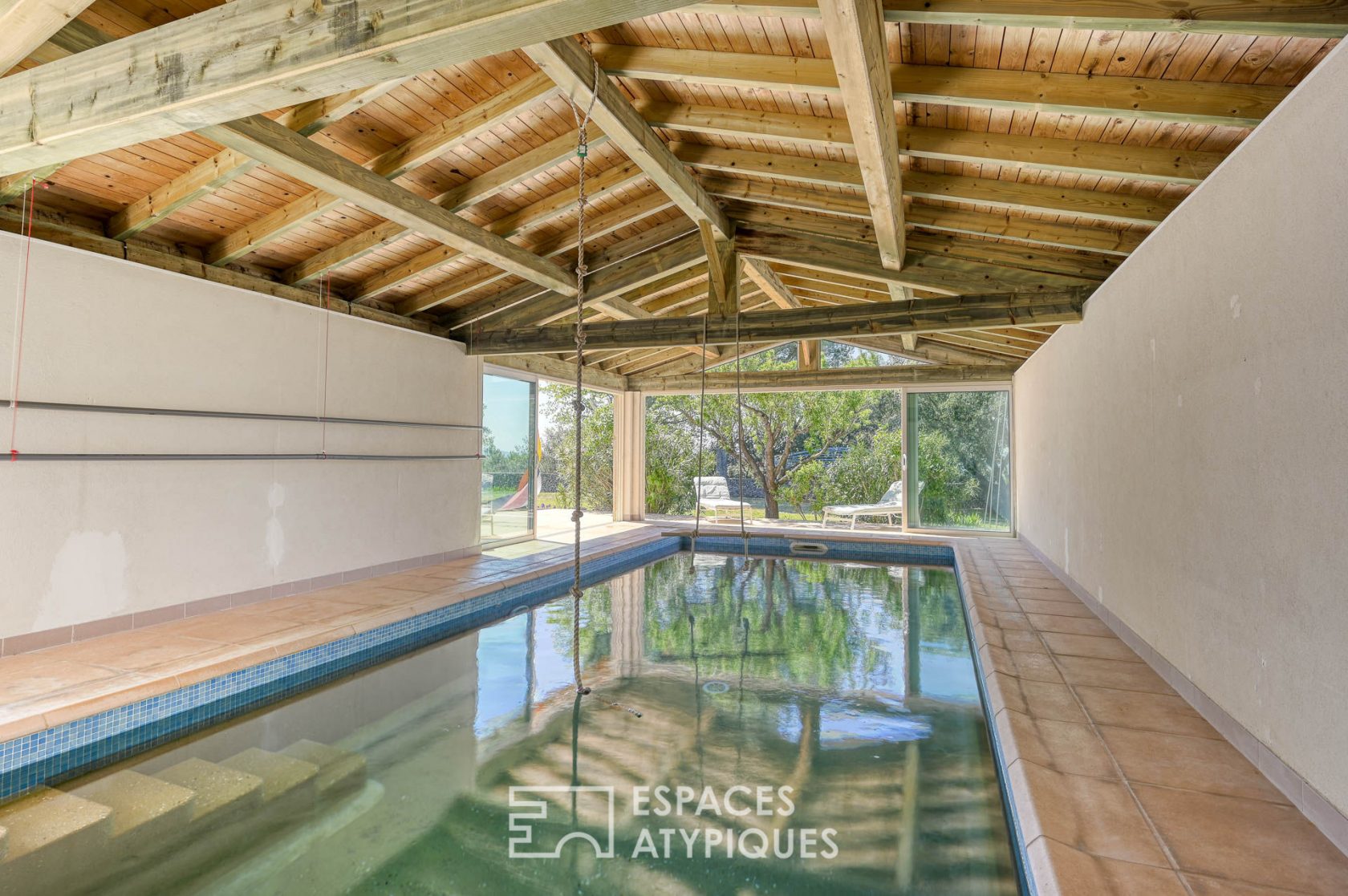 Exceptional property and its indoor swimming pool