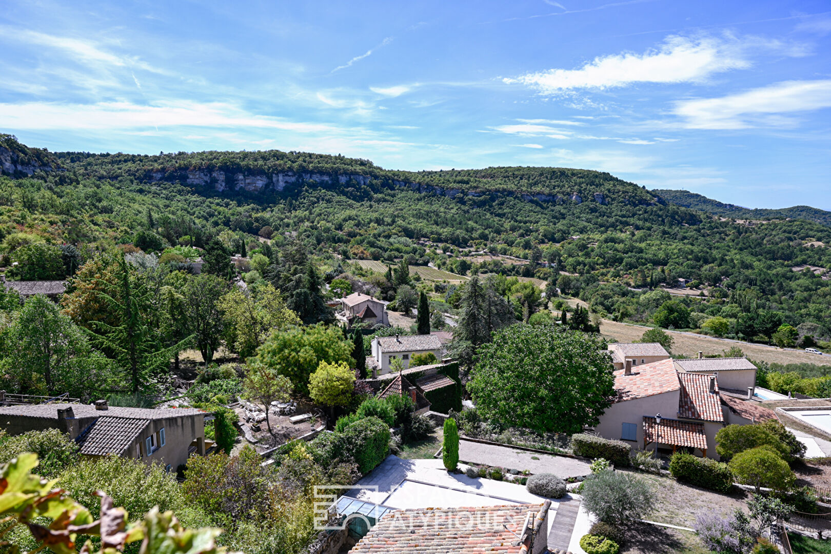 Confortable et authentique maison de village à la vue majestueuse