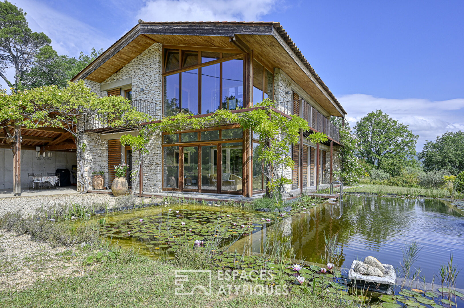 Exceptionnelle maison bioclimatique à la vue panoramique, avec bassin de nage