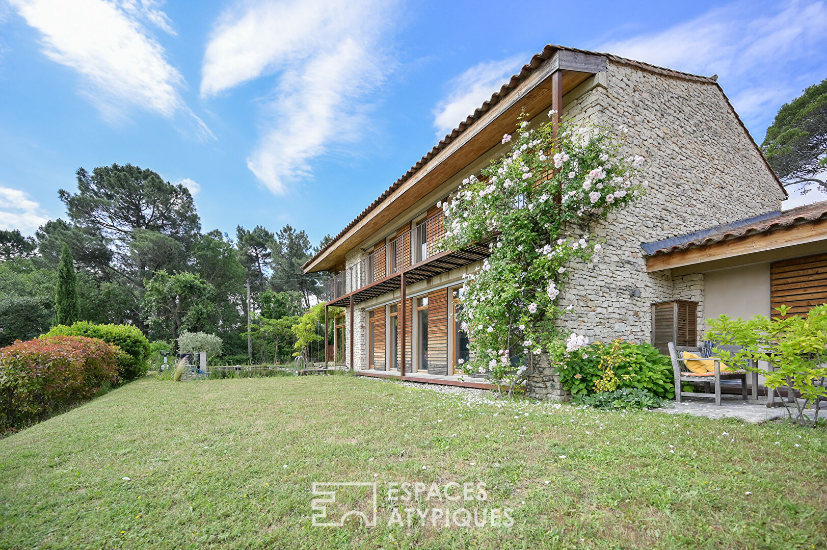 Exceptionnelle maison bioclimatique à la vue panoramique, avec bassin de nage