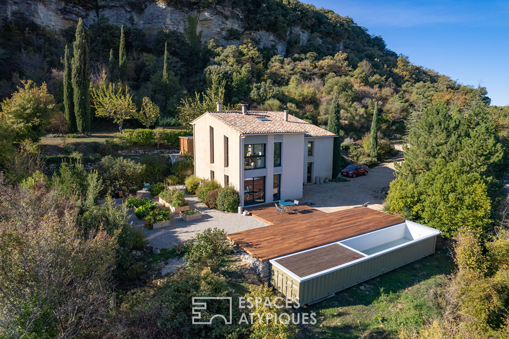 Écrin contemporain au coeur du Luberon avec vue panoramique