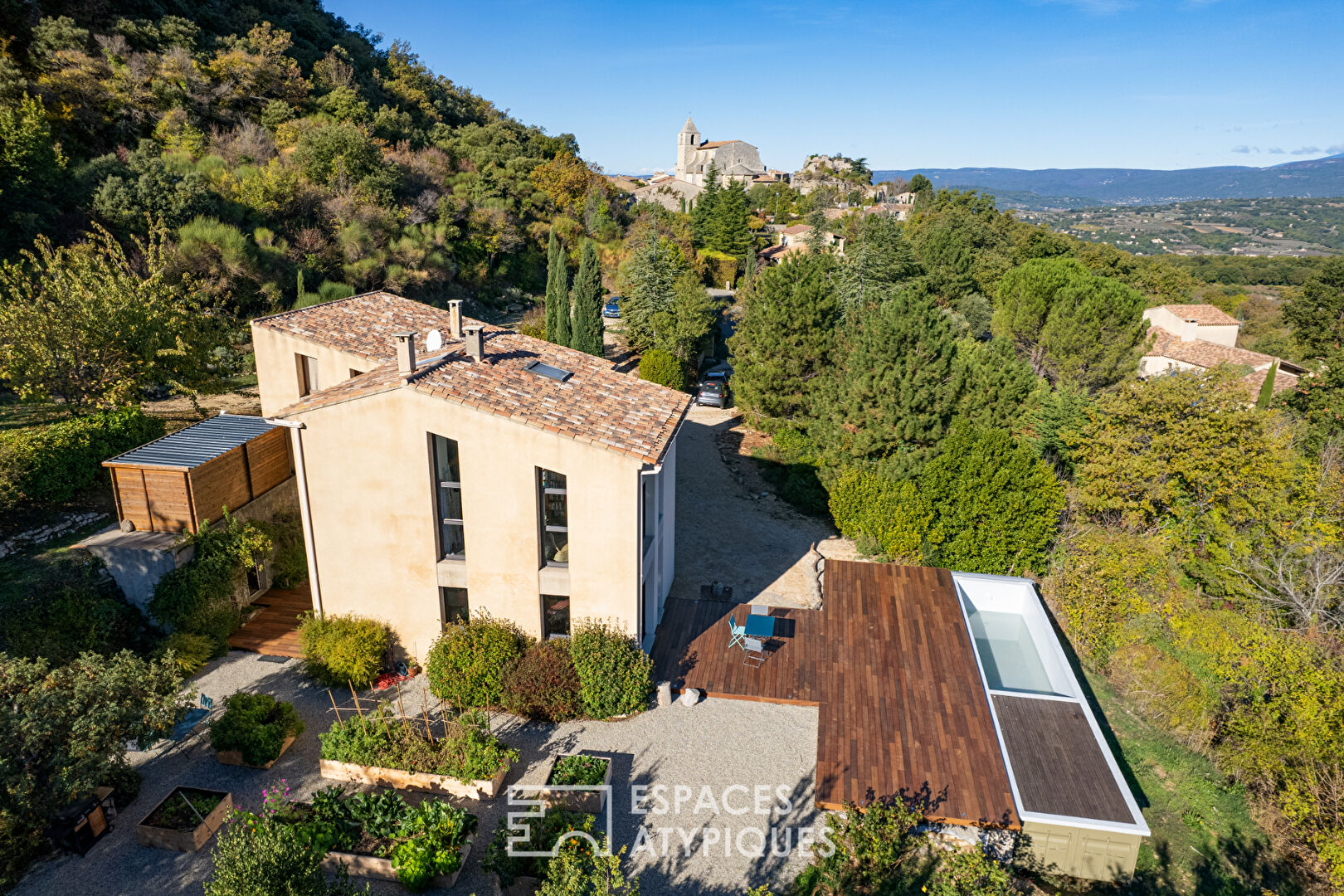 Écrin contemporain au coeur du Luberon avec vue panoramique