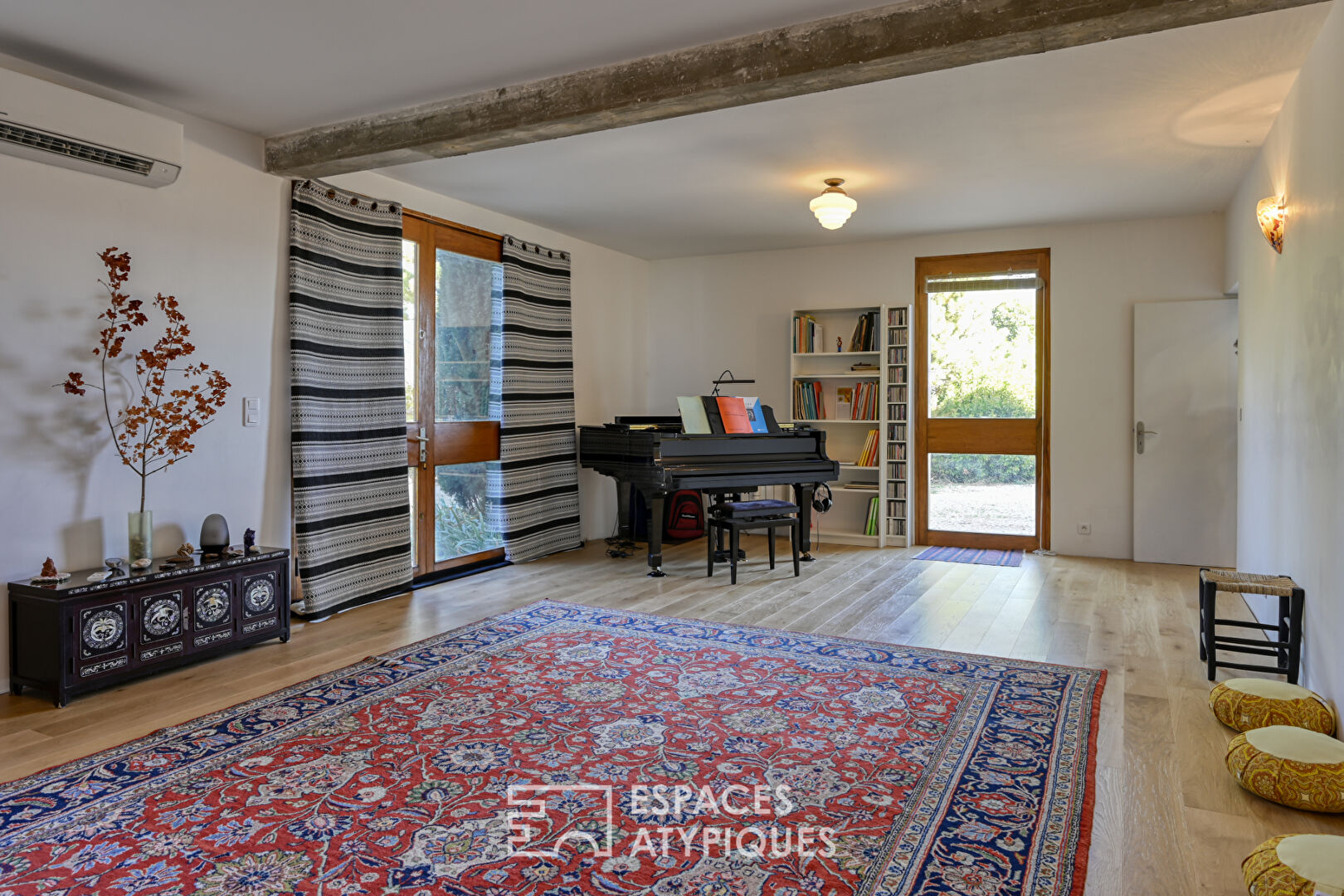 Écrin contemporain au coeur du Luberon avec vue panoramique