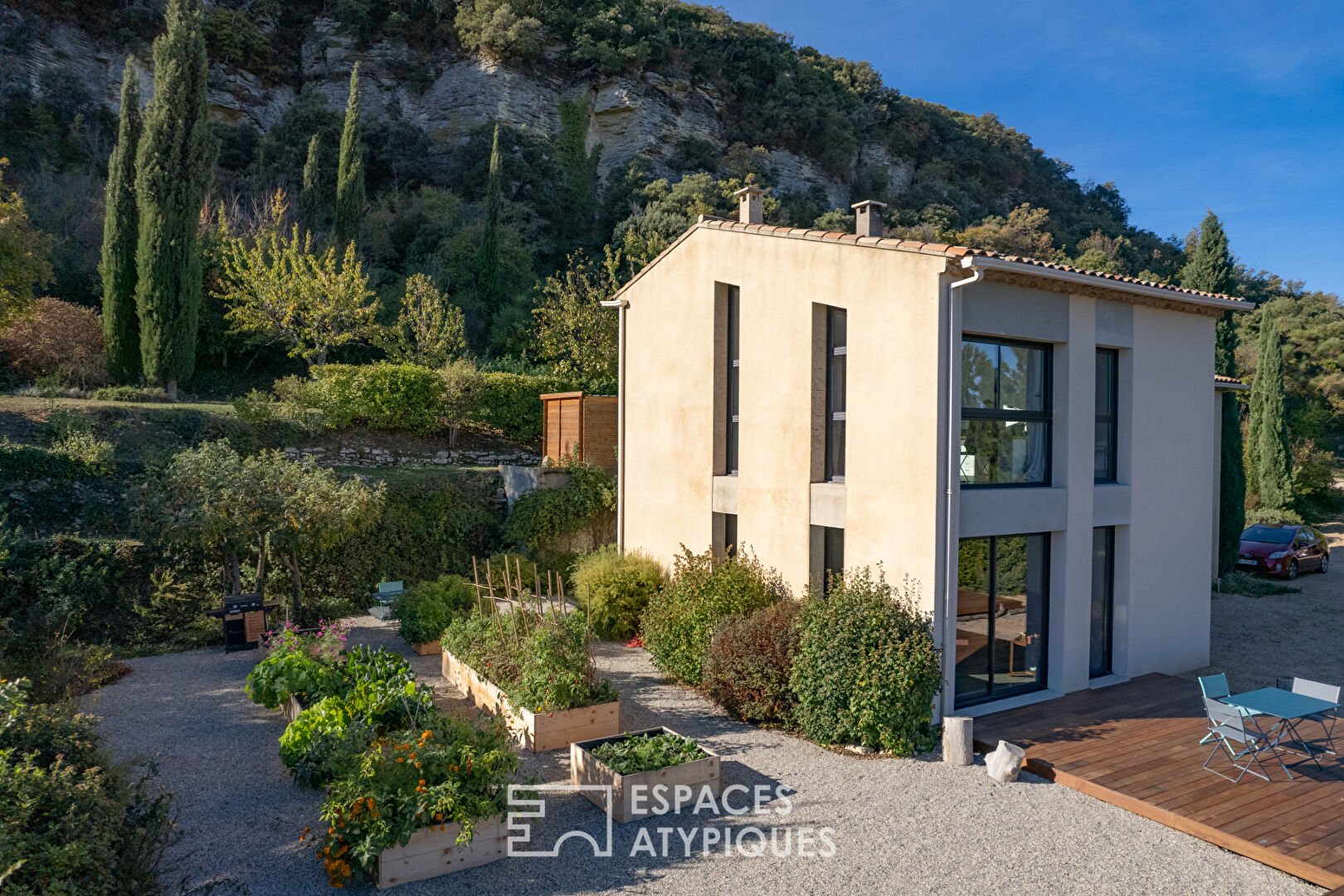 Écrin contemporain au coeur du Luberon avec vue panoramique