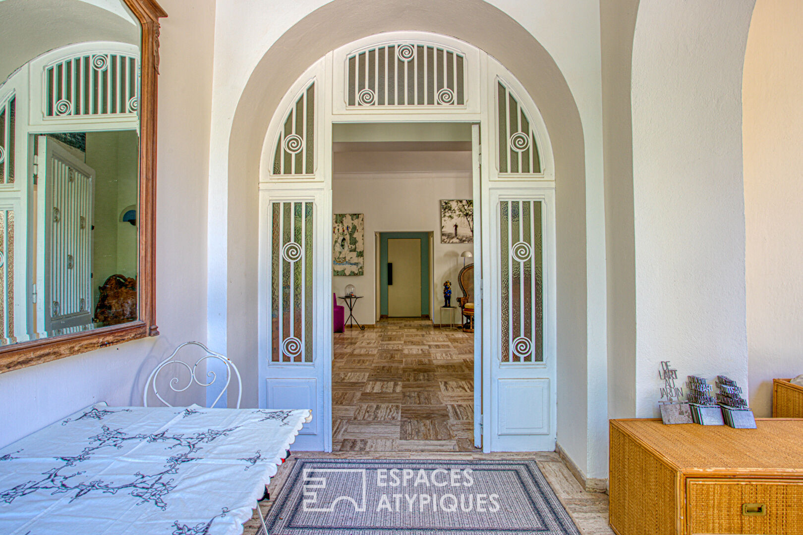 Villa of timeless elegance overlooking the Sorgue