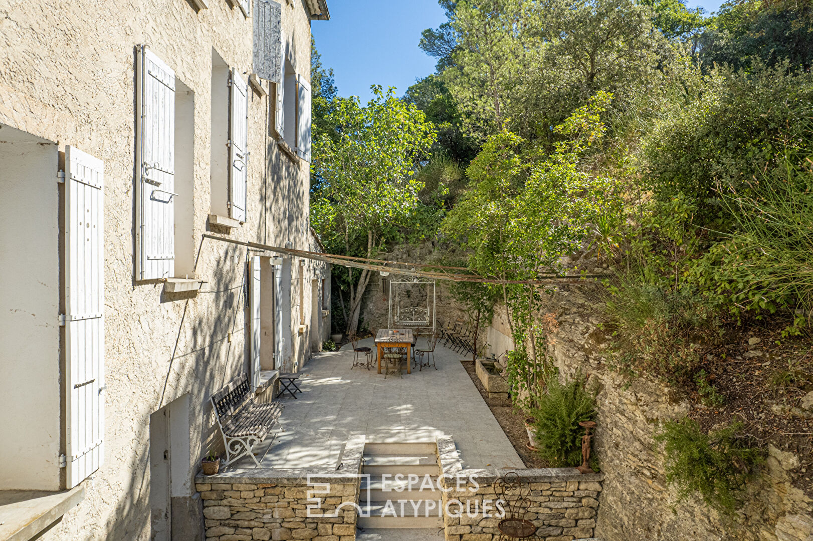 Villa of timeless elegance overlooking the Sorgue