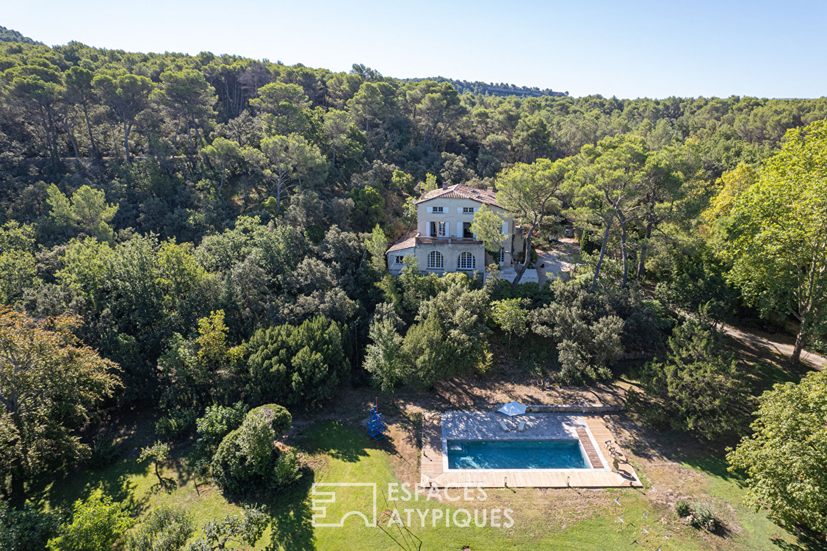 Villa of timeless elegance overlooking the Sorgue