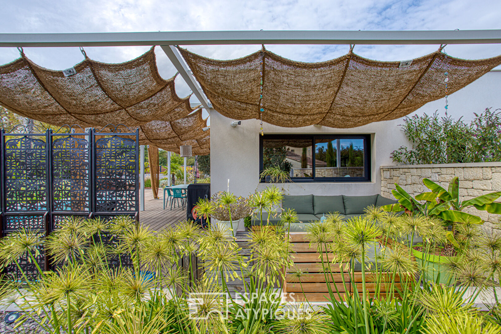 Élégante maison d’architecte en bord de Sorgue