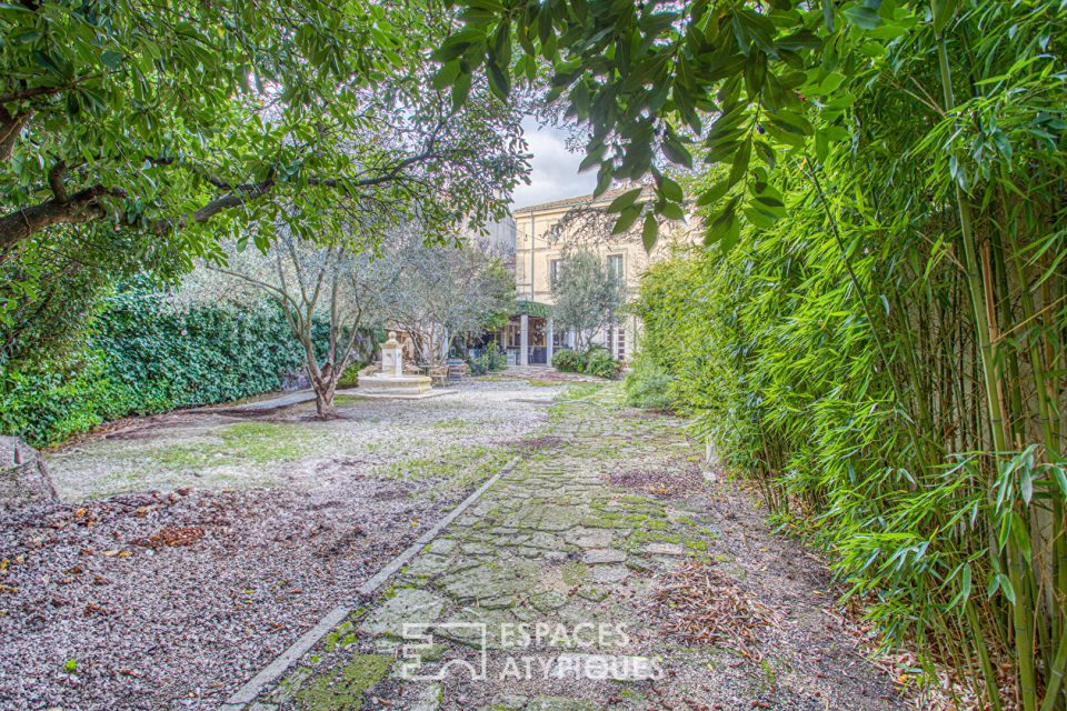 Hôtel particulier de caractère avec jardin et piscine en coeur de ville