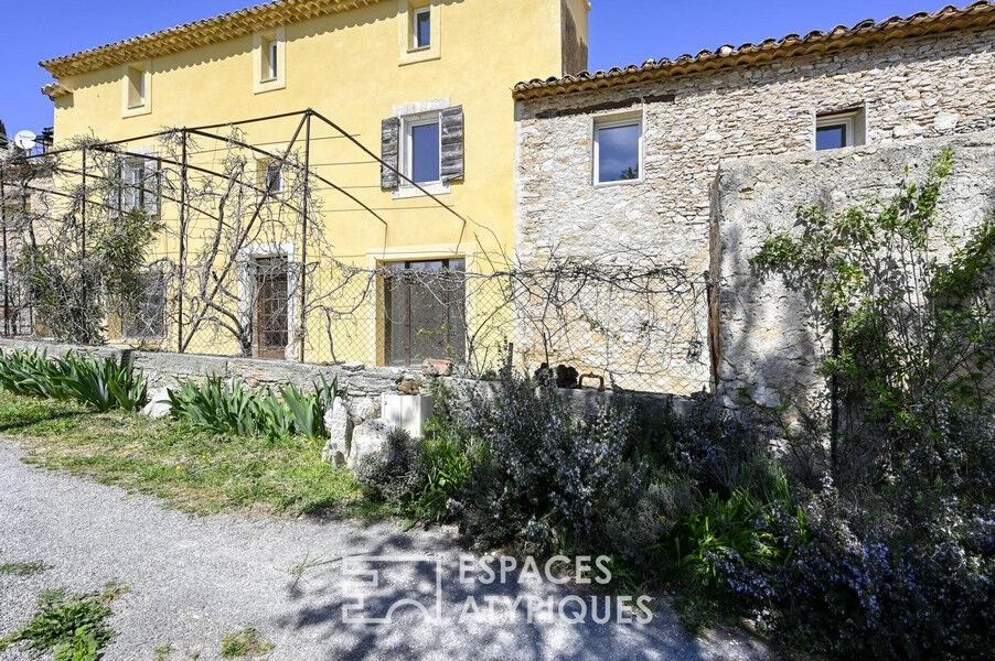 Ancienne maison de village à la rénovation chic et élégante